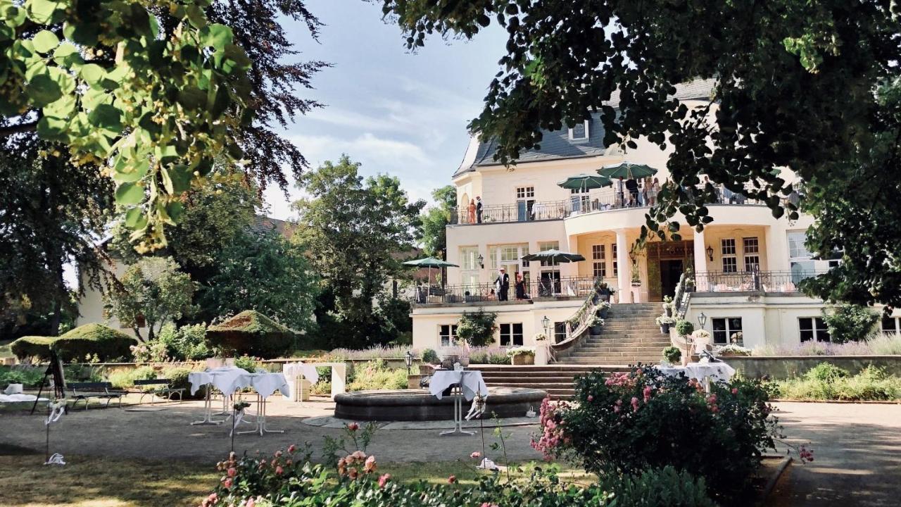 Hotel Schloss Teutschenthal Exterior foto